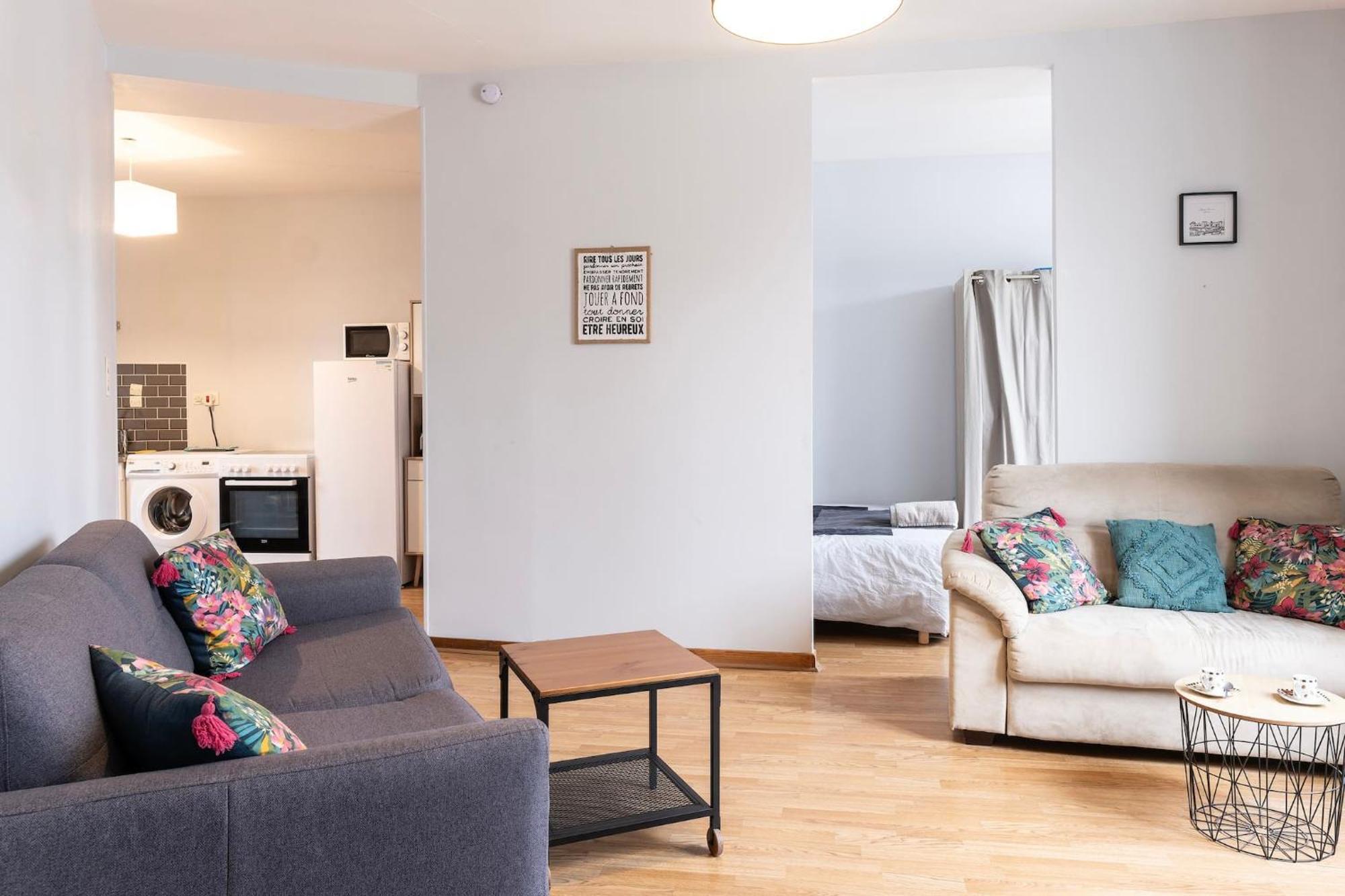 Grand Studio ✰ 35M² ✰ Centre ✰ 4Pers/2Lits ✰ Cuisine ✰ Wifi Candé Екстериор снимка